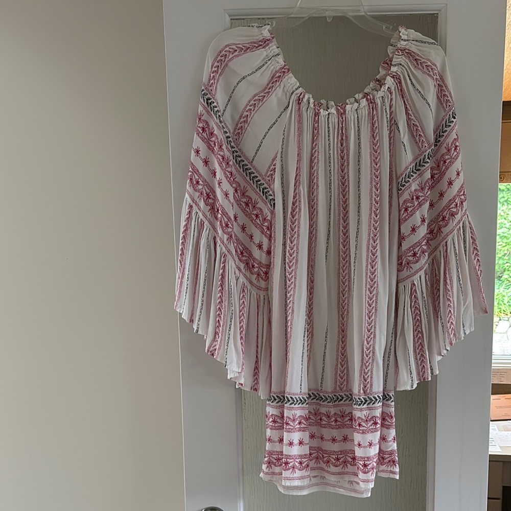 Elan White and Cream Bell Sleeve Ruched Blouse